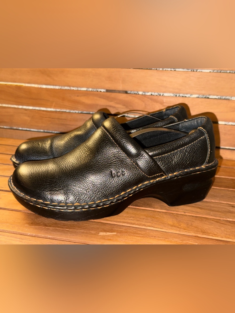 b.o.c Black leather/Wood Grain Platform Clogs
